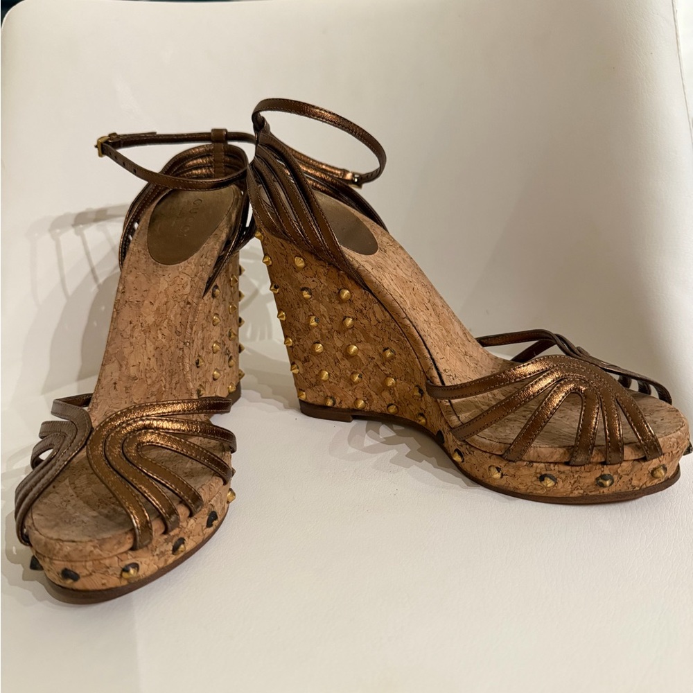 Gucci Brown Wedges with Gold Accents.. perfect condition - Picture 6 of 6